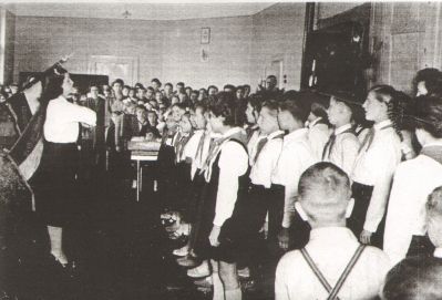 Életképek - 0001_Iskolai ünnepség_1959