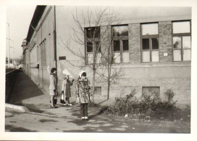 Életképek - 0008_A régi épület_1974