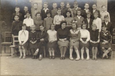 Osztályképek - 0014_1961-ben végzett osztály